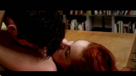 Студент в библиотеке трахает рыжую художницу