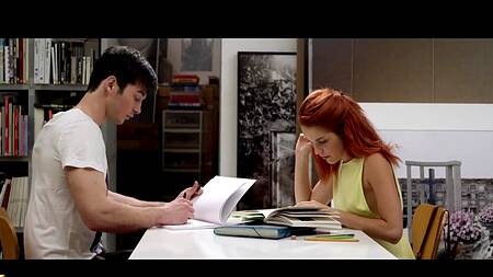 Студент в библиотеке трахает рыжую художницу