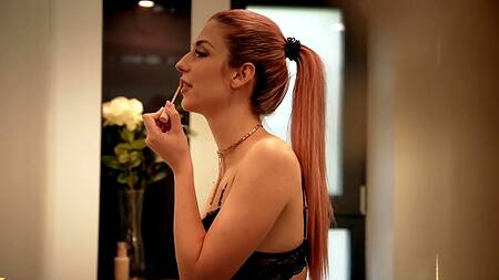 Элитная телка отдалась мажорам в упругую попку с двойным проникновением