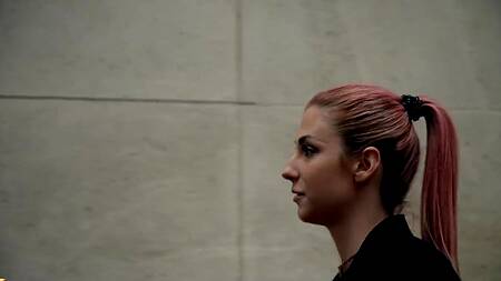 Элитная телка отдалась мажорам в упругую попку с двойным проникновением