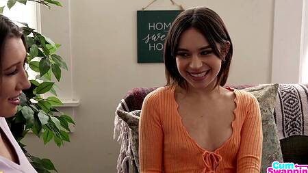 Молоденькие нимфоманки попрыгали на одном хую и разделили сперму после секса втроем