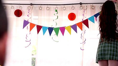 Один толстый член на двоих - для именинницы и ее сексуальной подружки