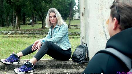 Поставил раком одногруппницу с классной жопой, но маленькими сиськами после пива