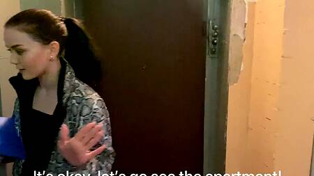 Полный рот спермы у развратной риелторши с анальной пробкой в жопе