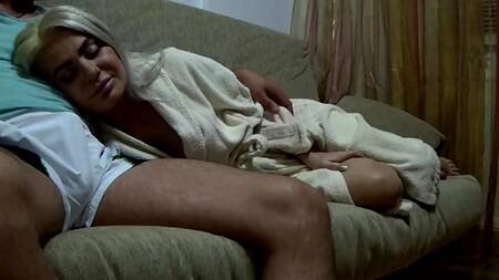 Зрелая блондинка с большими сиськами проснулась из-за члена в ее ротике