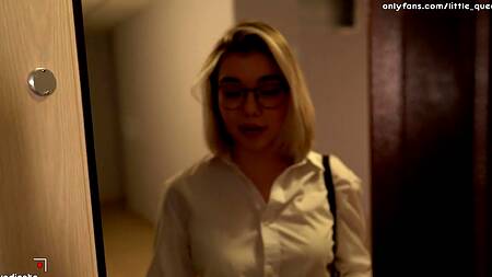 Красивую училку в сексуальном белье с чулками пришлось нежно трахнуть за четверку