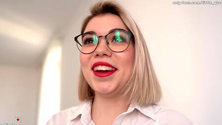 Красивую училку в сексуальном белье с чулками пришлось нежно трахнуть за четверку