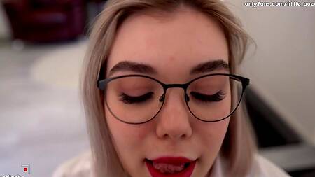 Красивую училку в сексуальном белье с чулками пришлось нежно трахнуть за четверку