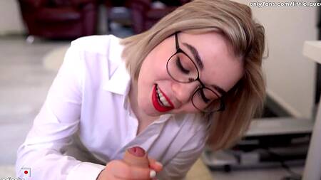 Красивую училку в сексуальном белье с чулками пришлось нежно трахнуть за четверку