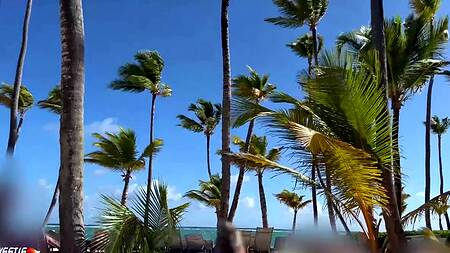 Рыжая с классной задницей устроила родео на на крепком хую мускулистого соседа в гостинице