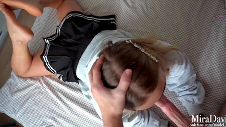 Для молодой девушки жилистый длинный член намного слаще чем банан