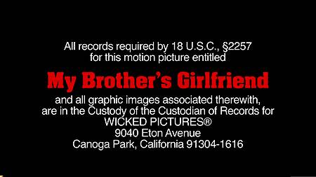 Влюбленная пара перед сексом занимается сексом