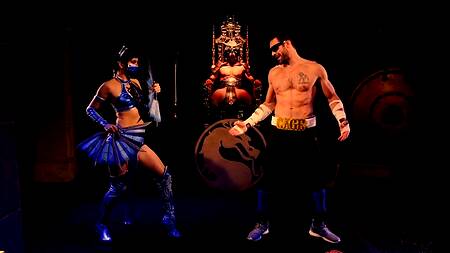 Девка побеждает мужика в поединке и овладевает его членом