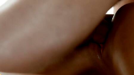 Сладкая киска красивой клиентки приглянулась массажисту и была выебана на столе