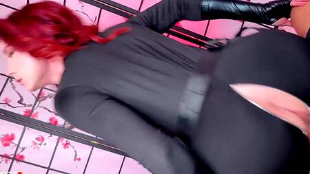 Рыжая русская с большой попкой устроила пытки с анальным сексом