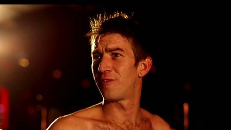 Задержание рыжей красотки с применением гигантского члена размером с дубинку