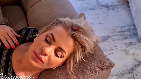 Вздумал поиграть с дырками грудастой спящей мамаши, которая еще не против сладко отсосать