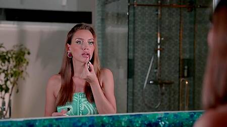 Глубокий отсос от грудастой подружки в качестве аперитива перед ужином