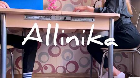 Худенькая студентка предпочла потрахаться с одногруппником вместо домашки