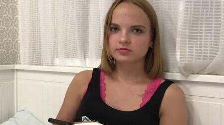 Братик накончал в рот миленькой сестре после откровенных разговоров о сексе