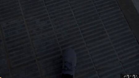 Сексуальной имениннице обкончали мордашку после классной порнушки на улице