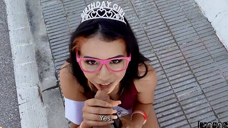 Сексуальной имениннице обкончали мордашку после классной порнушки на улице