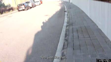 Сексуальной имениннице обкончали мордашку после классной порнушки на улице