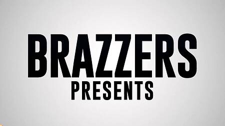 Толстый хуй углубился в хорошенько смазанную маслом большую жопу