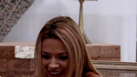 Качек обеспечил групповую анальную порку трем загорелым сучкам с большими сиськами