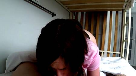 Брат с сестрой вместо дрочки выбрали бурный инцест раком с окончанием в ротик