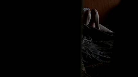 Братик разводит на секс сестру, обещая сохранить ее секрет о мастурбации