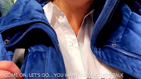 Грудастая звезда исполнила пошлую мечту поклонника, отсосав и жарко сиськами подрочив