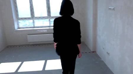 Сексапильная риелторша устроила самый жаркий показ квартиры с порнушкой у окна