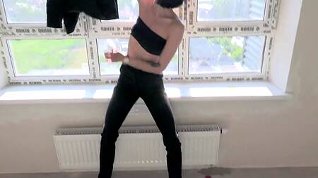 Сексапильная риелторша устроила самый жаркий показ квартиры с порнушкой у окна