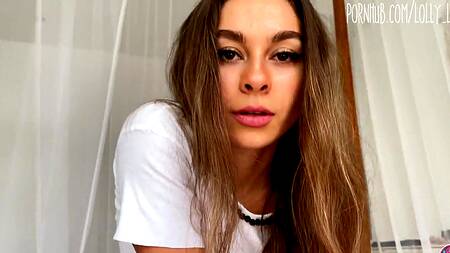 Малышка Loly Lips трясет большими сиськами на жилистом хуе, провоцируя извержение спермы