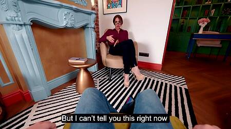 Гладкая киска жаркой училки по русскому выебана во время урока за деньги