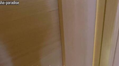 Без презерватива оттрахал собственную мамку, удовлетворив ее киску и накончав внутрь