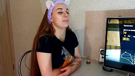 Очень глобикий минет от аппетитной телочки в качестве расплаты за проигранное желание