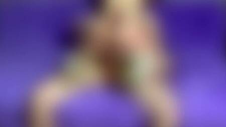 Довел до крика шлюховатую риелторшу, жестко трахнув киску и поиграв с очком