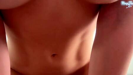 Грудастая брюнетка дает подрочить мокрую киску с ней на пару, а после страстно выебать раком