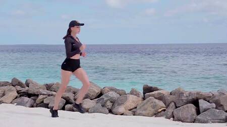 Заткнул рот слишком болтливой, но очень сексуальной сучке большим членом