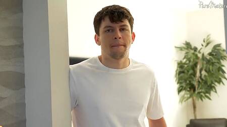 Шальная зрелка с большими сиськами приготовила сюрприз молодому ебару с огромным хуем