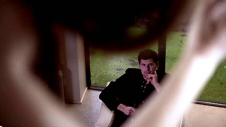 Малышку обкончали из большого члена, предварительно выебав на глазах у мужа