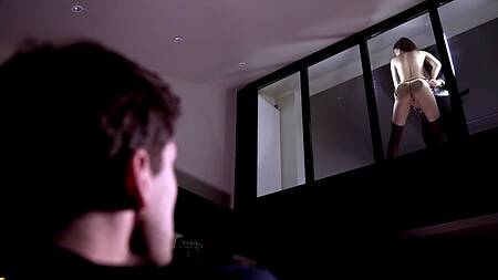 Малышку обкончали из большого члена, предварительно выебав на глазах у мужа