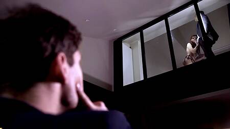 Малышку обкончали из большого члена, предварительно выебав на глазах у мужа