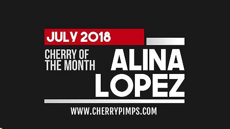 Красотка в белом боди думает о сексе и мастурбирует