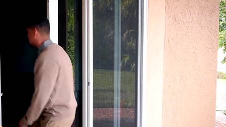 Пацан засадил в пизду зрелой докторше с большими буферами на сеансе семейной психологии