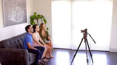 Хитрый паренек пристроил на свой солидный хуй и мать и сестру, выебав обеих сразу