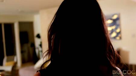 Ночные скачки жаркой брюнетки на очень большом члене довели до камшота в рот