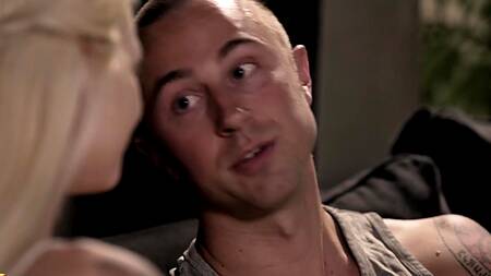 Молоденькая сестра уговаривает брата овладеть ее нежной киской и страстно оттрахать